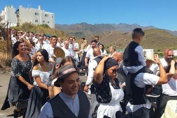 Unas 1.200 personas dan vida a una nueva edición de la Traída del Agua (Foto Francisco Javier Santana y TA)